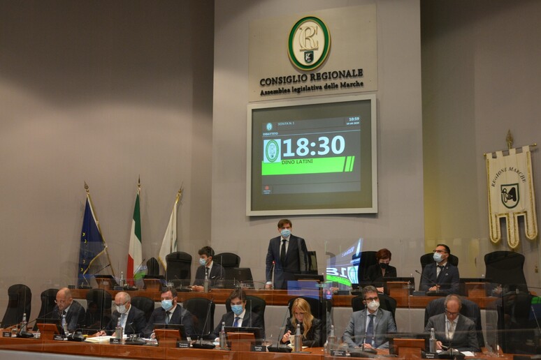 - RIPRODUZIONE RISERVATA