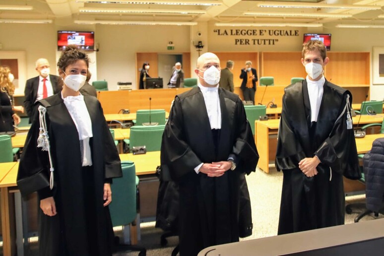 - RIPRODUZIONE RISERVATA