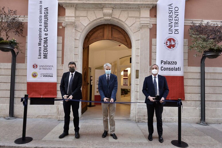 - RIPRODUZIONE RISERVATA