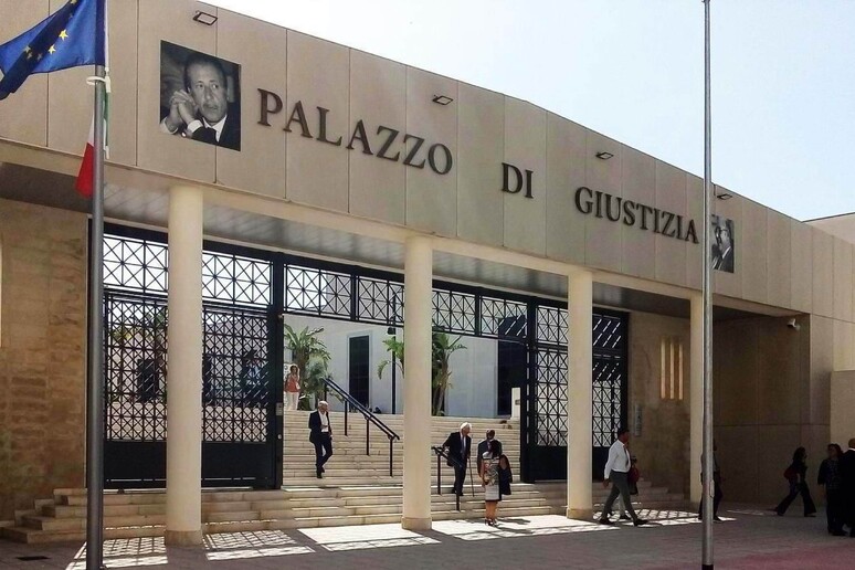 - RIPRODUZIONE RISERVATA