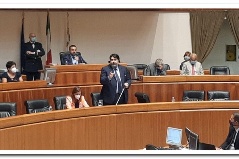 - RIPRODUZIONE RISERVATA