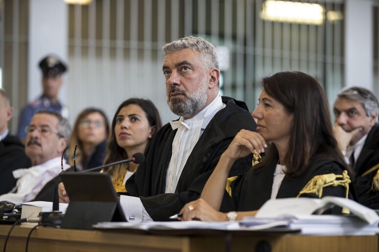 - RIPRODUZIONE RISERVATA