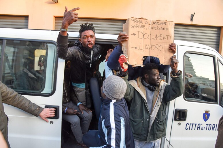 - RIPRODUZIONE RISERVATA