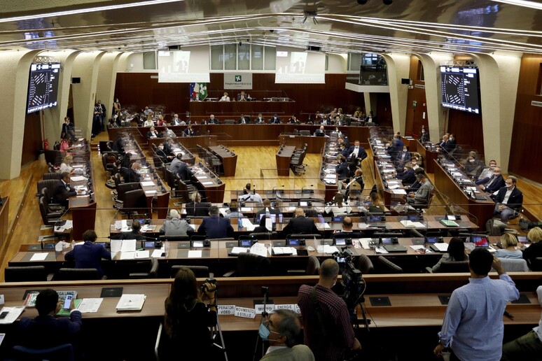 - RIPRODUZIONE RISERVATA