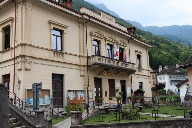 - RIPRODUZIONE RISERVATA