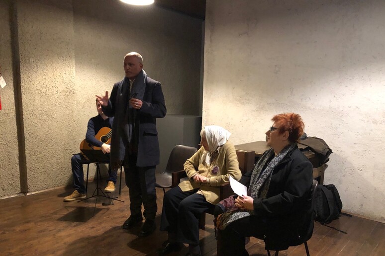 - RIPRODUZIONE RISERVATA