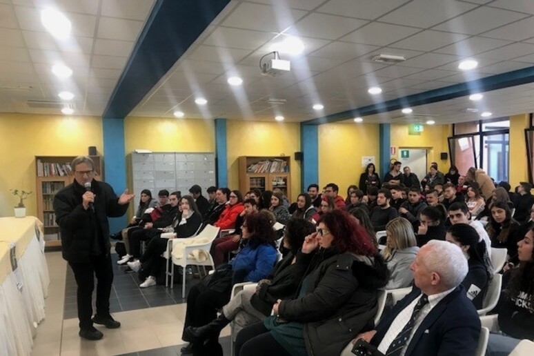 - RIPRODUZIONE RISERVATA