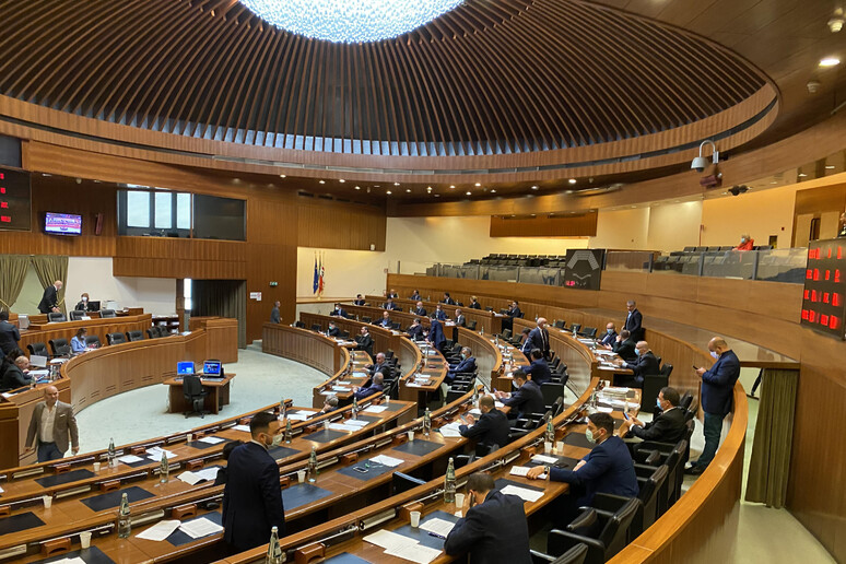 - RIPRODUZIONE RISERVATA