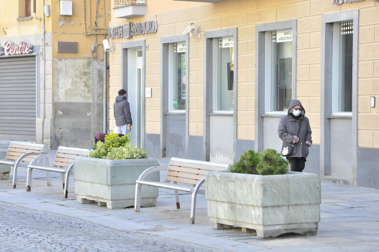 Cornavirus, chiusi bar e ristoranti. - RIPRODUZIONE RISERVATA