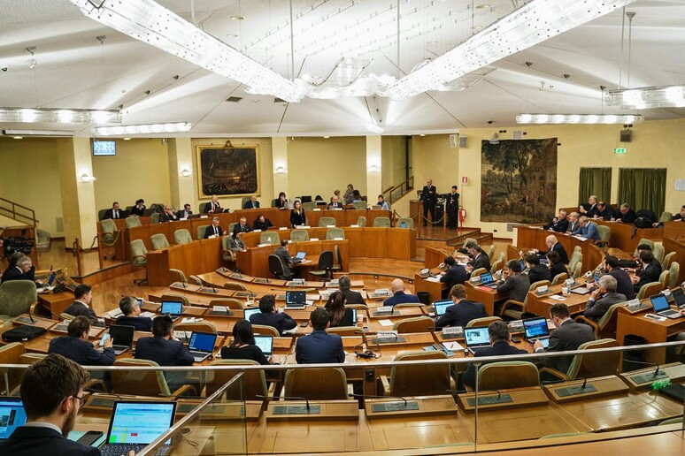 - RIPRODUZIONE RISERVATA