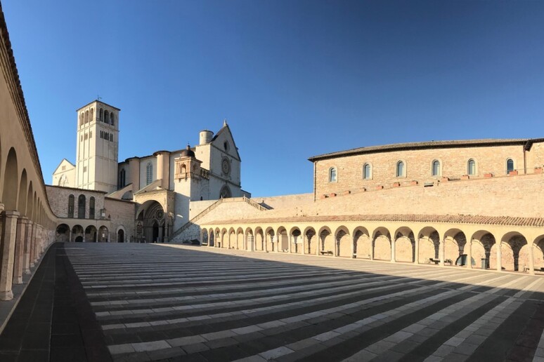 - RIPRODUZIONE RISERVATA