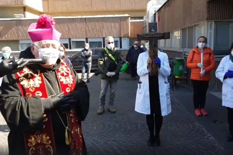 - RIPRODUZIONE RISERVATA