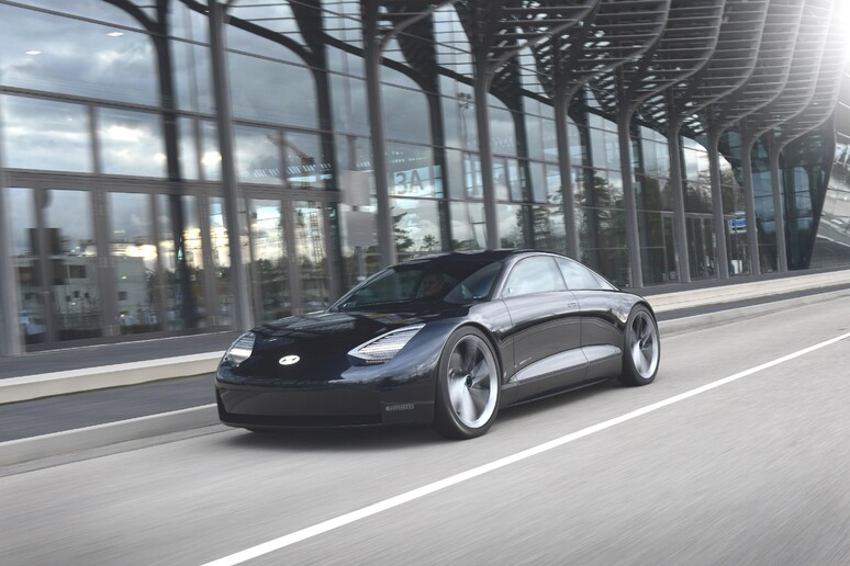 Hyundai, linee classiche e interni hi-tech per Prophecy - RIPRODUZIONE RISERVATA