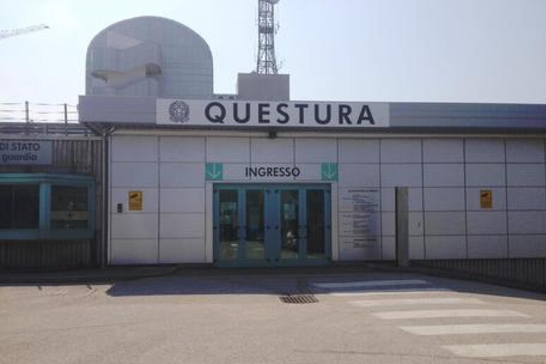- RIPRODUZIONE RISERVATA