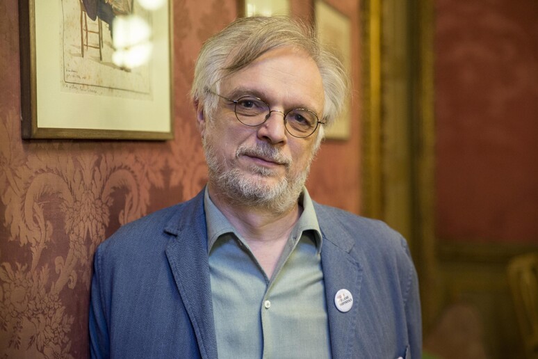 - RIPRODUZIONE RISERVATA