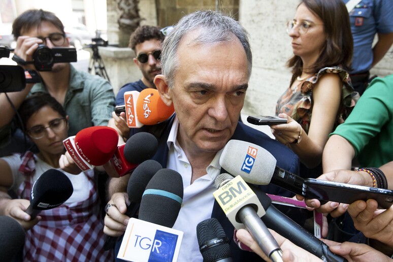 - RIPRODUZIONE RISERVATA