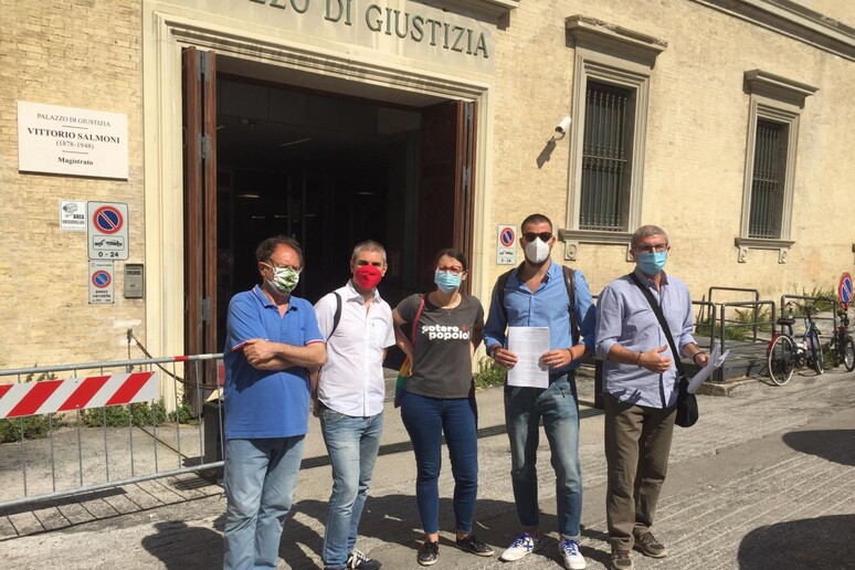 - RIPRODUZIONE RISERVATA