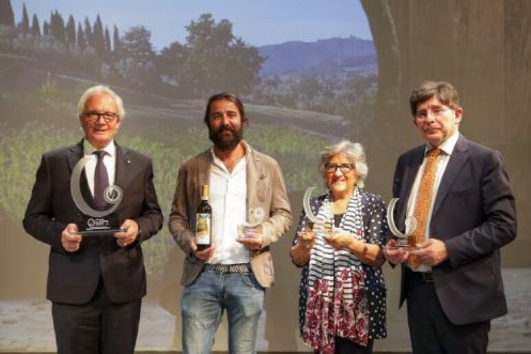 - RIPRODUZIONE RISERVATA