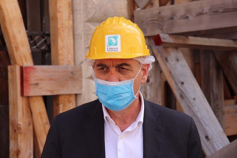 - RIPRODUZIONE RISERVATA
