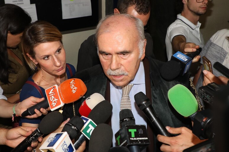 - RIPRODUZIONE RISERVATA