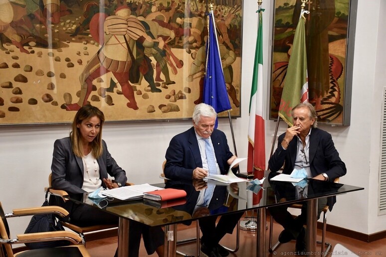 - RIPRODUZIONE RISERVATA
