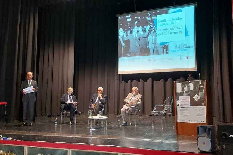 - RIPRODUZIONE RISERVATA