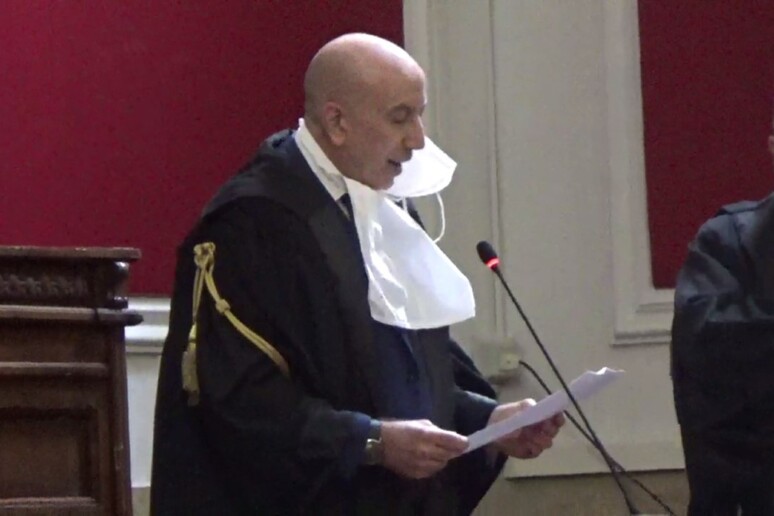 - RIPRODUZIONE RISERVATA