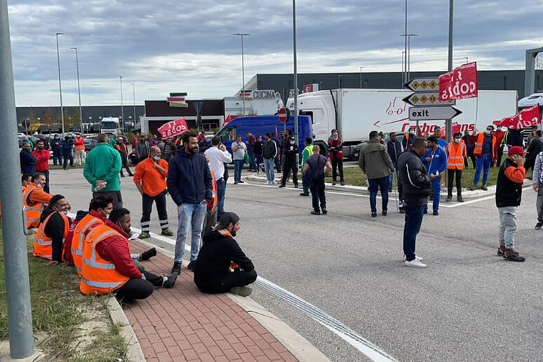 - RIPRODUZIONE RISERVATA