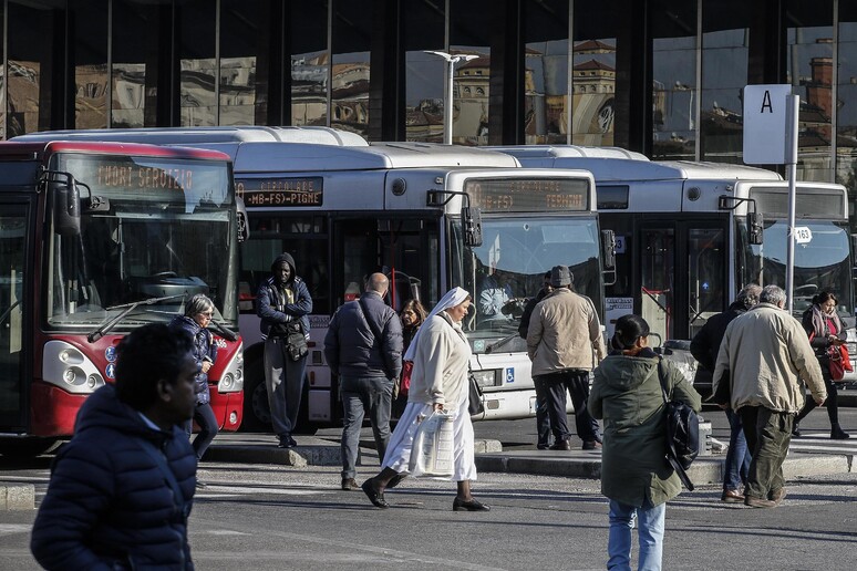 - RIPRODUZIONE RISERVATA