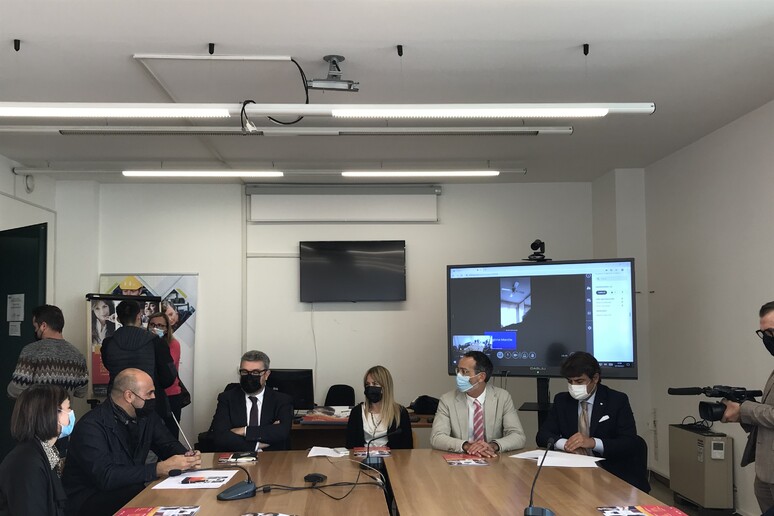 - RIPRODUZIONE RISERVATA
