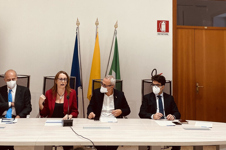 - RIPRODUZIONE RISERVATA