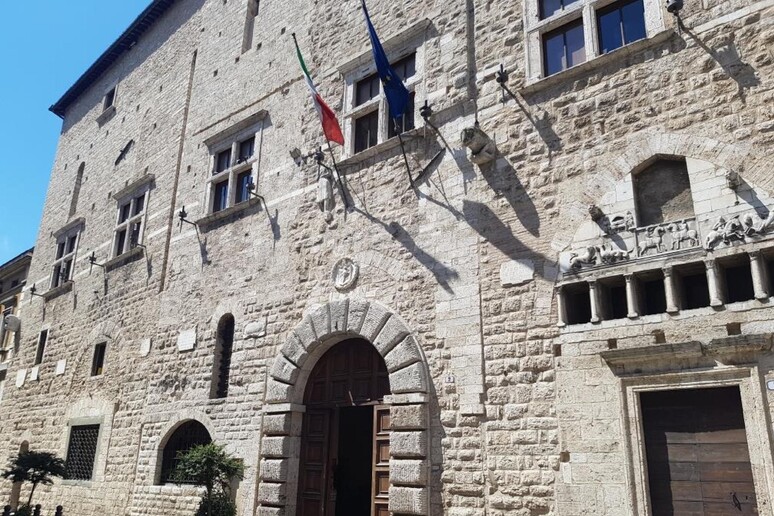 - RIPRODUZIONE RISERVATA