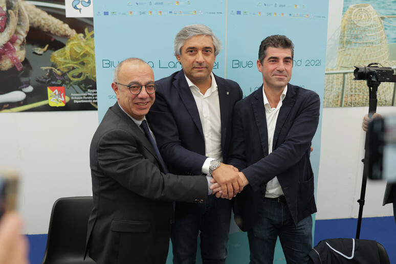 - RIPRODUZIONE RISERVATA