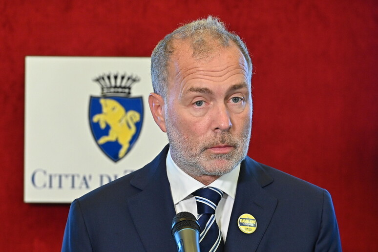 - RIPRODUZIONE RISERVATA