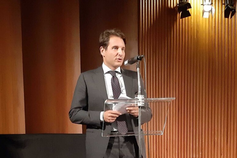 - RIPRODUZIONE RISERVATA