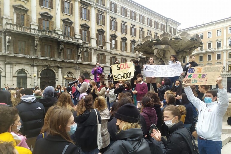 - RIPRODUZIONE RISERVATA