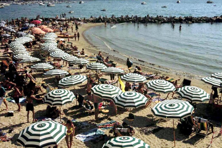 MONTA LA PROTESTA DEI BALNEARI,  'IL GOVERNO CI DIFENDA ' - RIPRODUZIONE RISERVATA