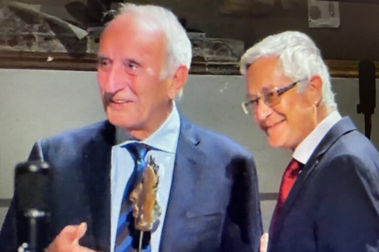 - RIPRODUZIONE RISERVATA