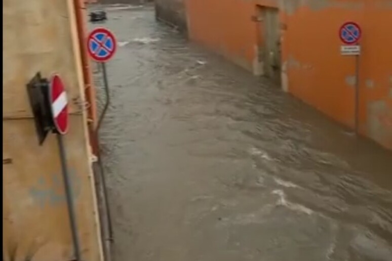 - RIPRODUZIONE RISERVATA