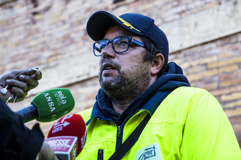 - RIPRODUZIONE RISERVATA