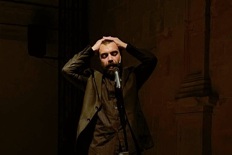 - RIPRODUZIONE RISERVATA