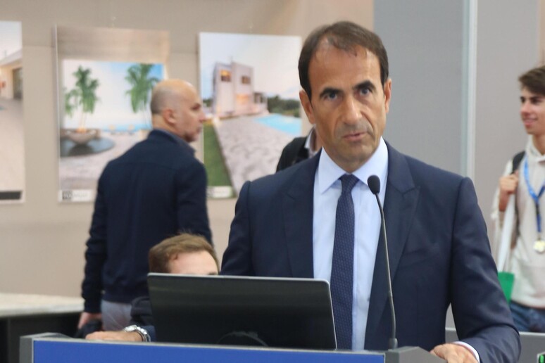 - RIPRODUZIONE RISERVATA