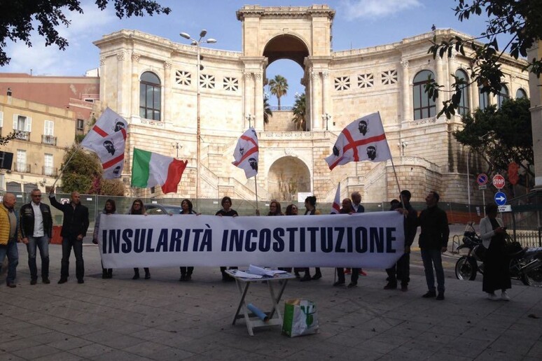 - RIPRODUZIONE RISERVATA