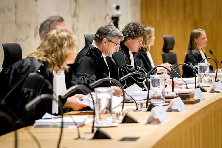 - RIPRODUZIONE RISERVATA