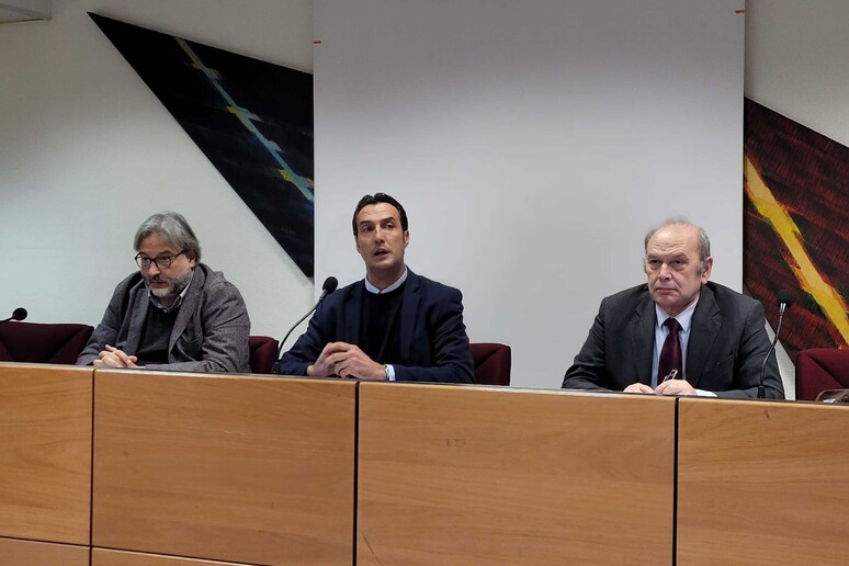 - RIPRODUZIONE RISERVATA