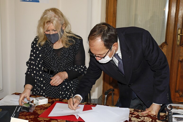 - RIPRODUZIONE RISERVATA
