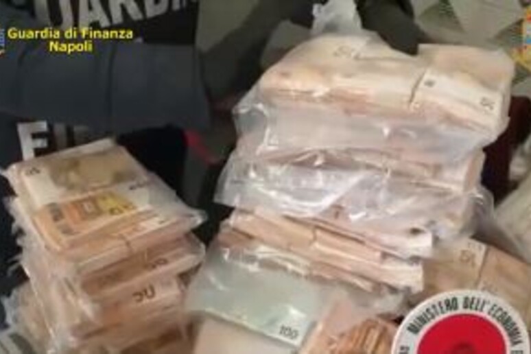Migliaia di tonnellate fanghi in mare invece che in discarica, 17 arresti - RIPRODUZIONE RISERVATA