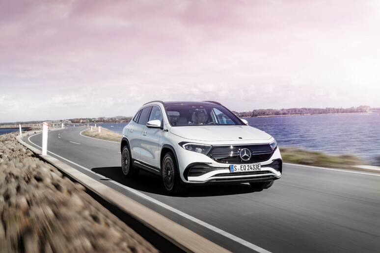 Mercedes EQA: al debutto 6 versioni, tutte  'Ecobonus ready ' - RIPRODUZIONE RISERVATA