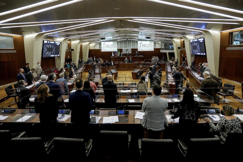 - RIPRODUZIONE RISERVATA