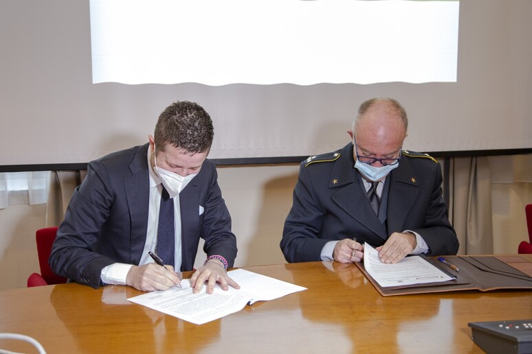 - RIPRODUZIONE RISERVATA